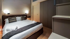 2 bedrooms, free WiFi - JOIVY Superb Loft for 4 near Sempione Park (Milan)