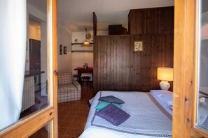 1 bedroom, bed sheets - JOIVY Apt W/Free Parking Next To Ski Lift In Frabosa Soprana (Frabosa Soprana)