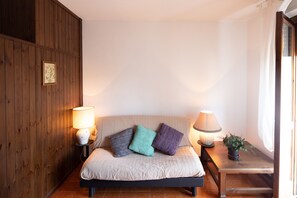 Living area - JOIVY Apt W/Free Parking Next To Ski Lift In Frabosa Soprana (Frabosa Soprana)