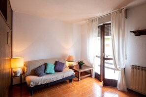 Living area - JOIVY Apt W/Free Parking Next To Ski Lift In Frabosa Soprana (Frabosa Soprana)