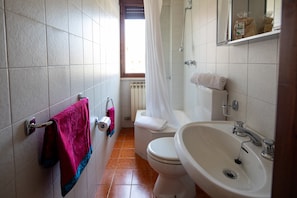Bathroom - JOIVY Apt W/Free Parking Next To Ski Lift In Frabosa Soprana (Frabosa Soprana)