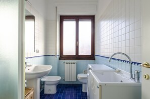 Appartement, 3 chambres, balcon, vue ville | Salle de bain