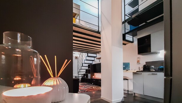 Unclassified image, 1 of 27, button - JOIVY Stylish Loft For 4 In Famous Navigli District (Milan)