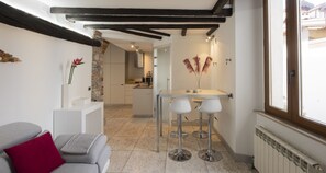 Apartment | Living area - JOIVY Cosy Apt in Como Centre (Como)