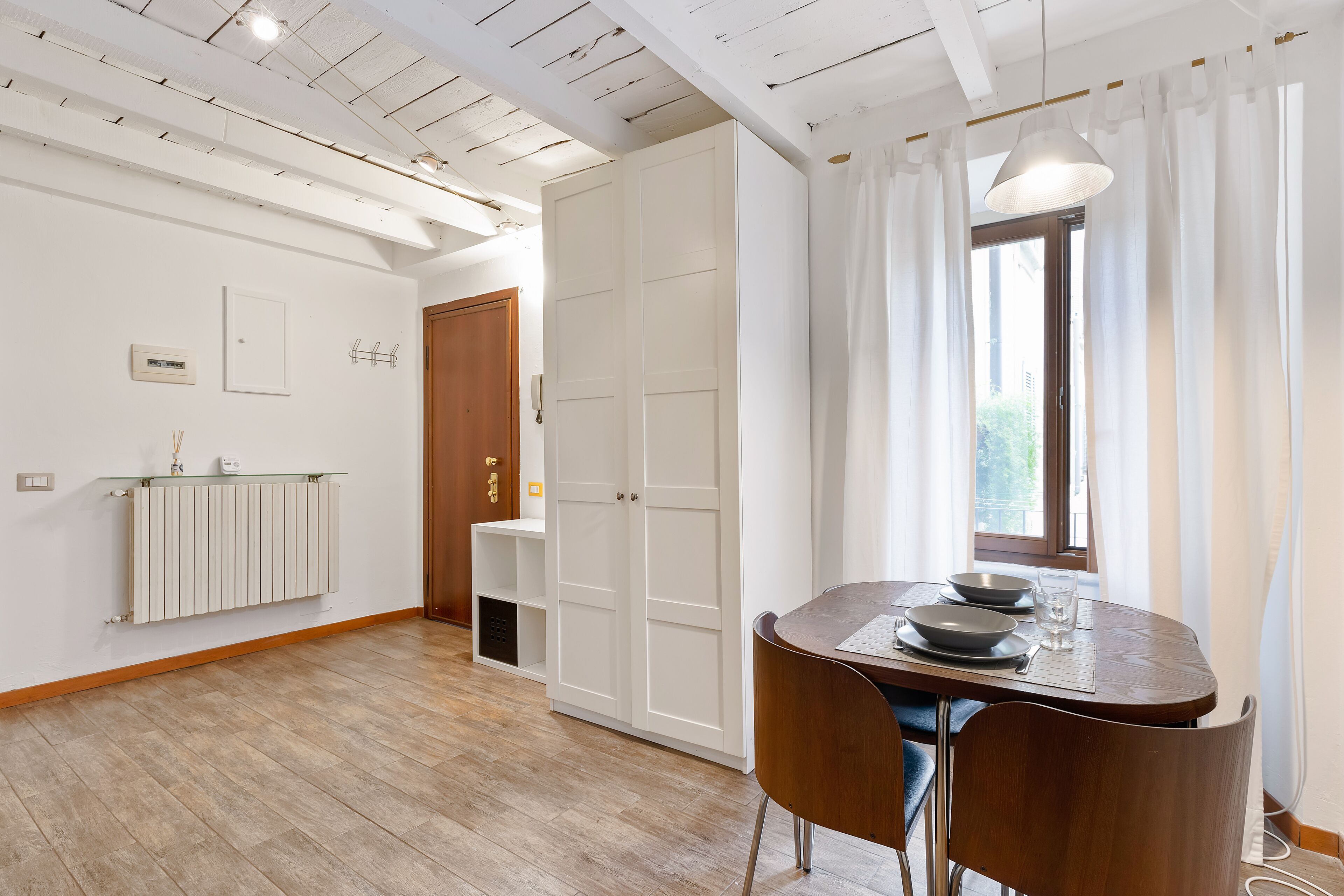 24-Zoll-Flachbildfernseher mit Kabelempfang