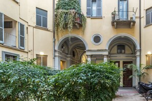 Front of property - JOIVY Vibrant Studio For 3 Near The City Centre (Milan)