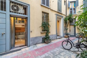 Front of property - JOIVY Vibrant Studio For 3 Near The City Centre (Milan)