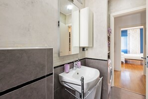 Apartment | Bathroom | Towels
