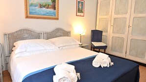 Apartment | 2 bedrooms, free WiFi - JOIVY Appartamento Gardenia Con 3 Terrazzi Sul Mare A Santa Margherita Ligure (Santa Margherita Ligure)