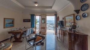 Apartment | Living area - JOIVY Appartamento Gardenia Con 3 Terrazzi Sul Mare A Santa Margherita Ligure (Santa Margherita Ligure)
