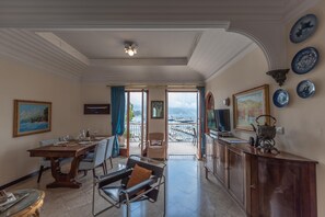 Apartment | Living area - JOIVY Appartamento Gardenia Con 3 Terrazzi Sul Mare A Santa Margherita Ligure (Santa Margherita Ligure)