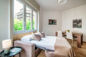 2 bedrooms, desk, free WiFi - JOIVY Family Flat In Como Perfect Centre (Como)