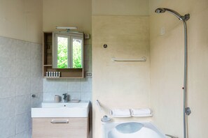 Bathroom - JOIVY Family Flat In Como Perfect Centre (Como)