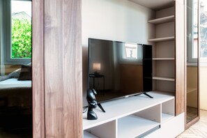 24-Zoll-Flachbildfernseher mit Kabelempfang