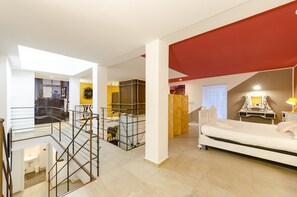 Living area - JOIVY Stylish Open-Plan Flat In Historic Centre (Genoa)
