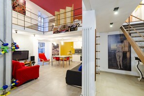 Living area - JOIVY Stylish Open-Plan Flat In Historic Centre (Genoa)