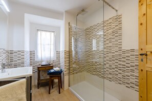 비누, 샴푸, 화장지