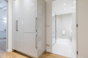 Free toiletries - JOIVY Fulcorina Spiga Modern flat next to the Duomo (Milan)