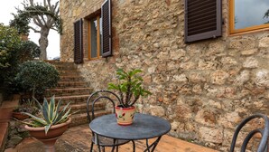 Front of property - JOIVY Enchanting Flat W/Patio In Abbadia A Isola (Monteriggioni)