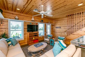 House, Multiple Beds, Patio, Pool View (Latitude Adjustment) | Living room | 40-inch TV with cable channels