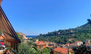 Front of property - JOIVY Bright Flat W/2 Balconies & Sea View (Alassio)