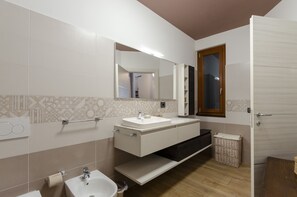 A modern bathroom with two sinks, a mirror, and a wooden door. - JOIVY Splendid Flat W/Terrace & Magnificent View (Cogorno)