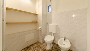 Apartment | Bathroom - JOIVY Spacious 1-Br Flat In The Centre Of Genoa (Genoa)