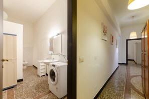 Apartment | Bathroom | Shower, free toiletries, hair dryer, bidet - JOIVY Spacious 1-Br Flat In The Centre Of Genoa (Genoa)