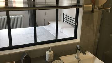 Huoneisto | Kylpyhuone | Suihku, bidee, pyyhkeet