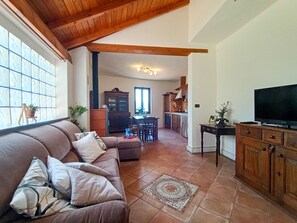 Căn hộ | Khu phòng khách | TV màn hình phẳng 32-inch có truyền hình cáp, TV 