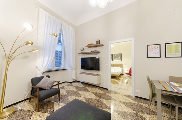 Appartement | Coin séjour | Télévision à écran plat de 20 pouces avec chaînes par câble, télévision