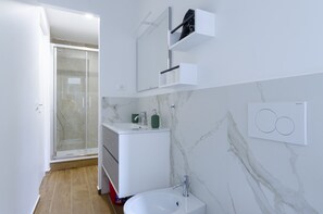 Apartment | Bathroom - JOIVY Modern Flat In The Perfect Centre Of Genoa (Genoa)