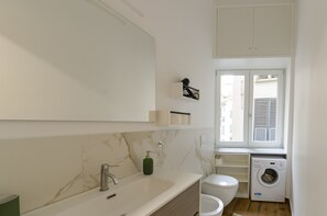 Apartment | Bathroom - JOIVY Modern Flat In The Perfect Centre Of Genoa (Genoa)