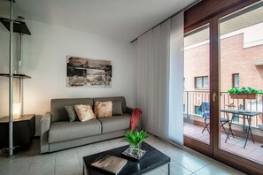 Living area - JOIVY Splendid Flat W/Terrace Near Lake Como (Como)