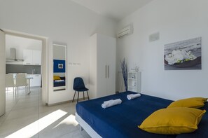 Apartamento, 1 quarto, vista para a marina | 1 quarto, espaço de trabalho para notebook