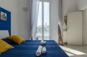 Appartamento, 1 camera da letto, vista porticciolo | 1 camera, postazione laptop, ferro/asse da stiro, Wi-Fi gratuito