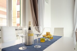 City-Apartment, 1 Schlafzimmer | Essbereich im Zimmer