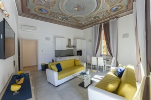 City Apartment, 1 Bedroom | Living area | 32-inch flat-screen TV with cable channels, TV - JOIVY Casa Rosa Al Mare (Rapallo)