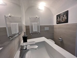 Apartment, 1 Schlafzimmer | Badezimmer | Dusche, kostenlose Toilettenartikel, Haartrockner, Bidet