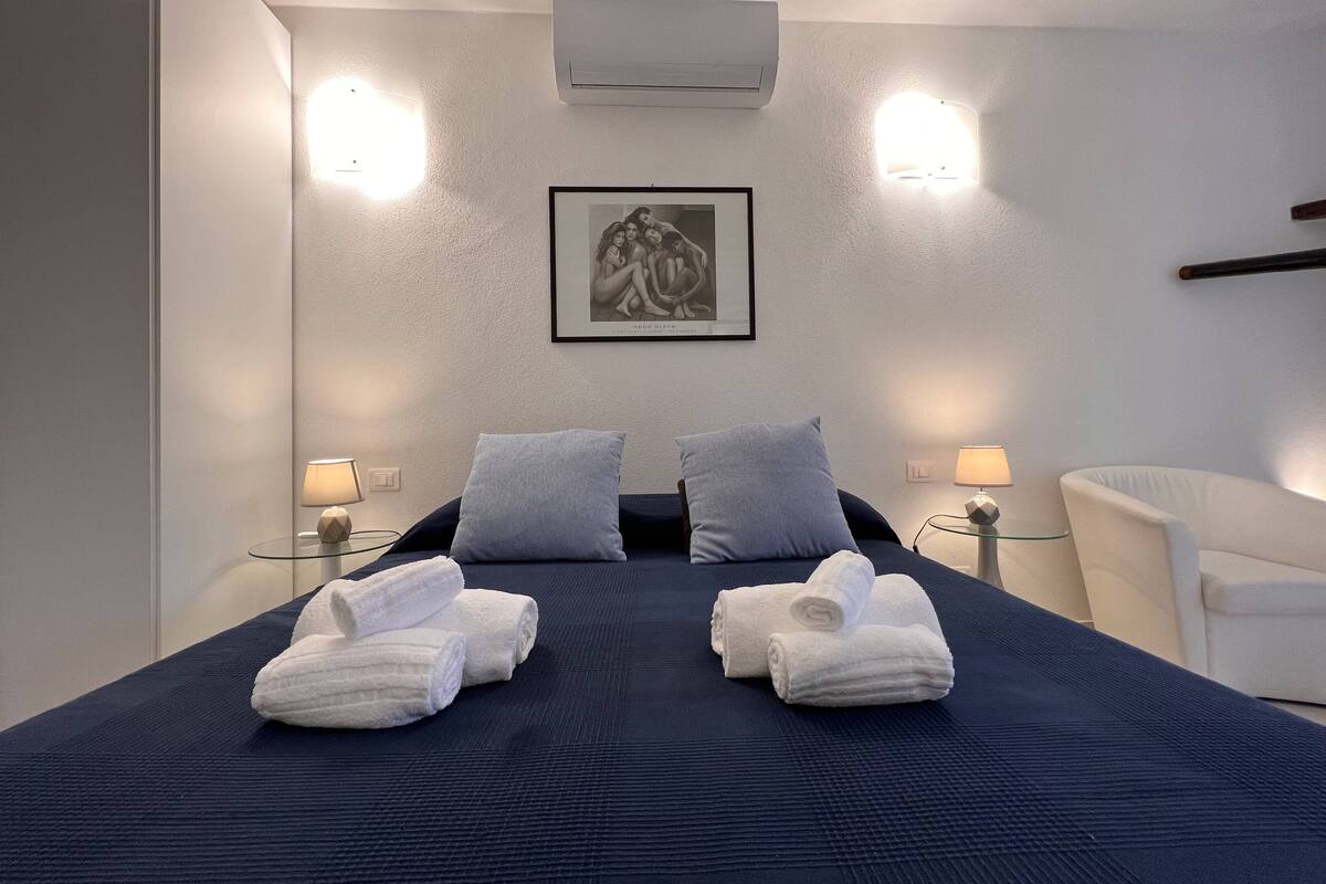 Apartment, 1 Bedroom | Laptop workspace, iron/ironing board, WiFi (free)