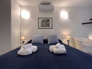 Apartment, 1 Schlafzimmer | 3 Schlafzimmer, laptopgeeigneter Arbeitsplatz, Bügeleisen/Bügelbrett