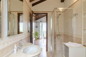Apartment, 2 Bedrooms | Bathroom
