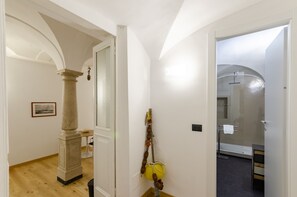 Appartement | Salle de bain | Douche, articles de toilette gratuits, sèche-cheveux, bidet