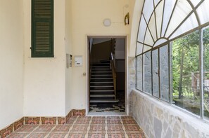 Hallway - JOIVY Family Flat W/3 Balconies, 10 Min To Beach (Moneglia)