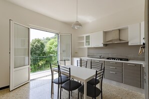 Apartment, 3 Bedrooms, Balcony, Valley View | Private kitchen - JOIVY Family Flat W/3 Balconies, 10 Min To Beach (Moneglia)
