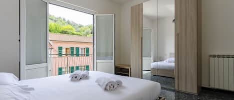 Apartment, 3 Bedrooms, Balcony, Valley View | 3 bedrooms, desk, laptop workspace, iron/ironing board