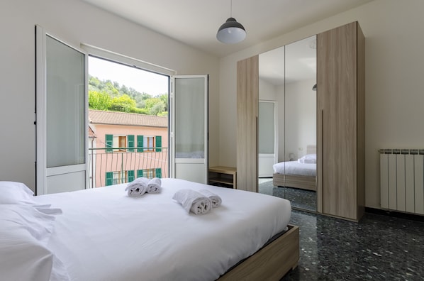 Apartment, 3 Schlafzimmer, Balkon, Talblick | 3 Schlafzimmer, Schreibtisch, laptopgeeigneter Arbeitsplatz