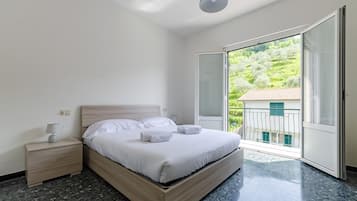 Apartment, 3 Schlafzimmer, Balkon, Talblick | 3 Schlafzimmer, Schreibtisch, laptopgeeigneter Arbeitsplatz