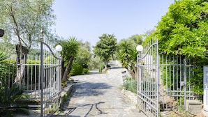 Front of property - JOIVY Splendid Flat In Villa W/Swimming Pool (Lavagna)