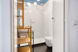 Appartamento | Bagno | Doccia, asciugacapelli, bidet, asciugamani